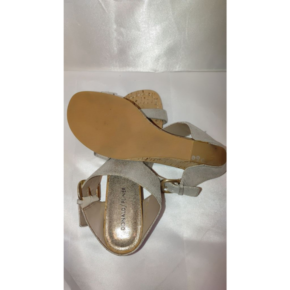 Donald J. Pliner Donni Dylan Size 8.5M Sandals in Metallic Silver - Picture 6 of 6